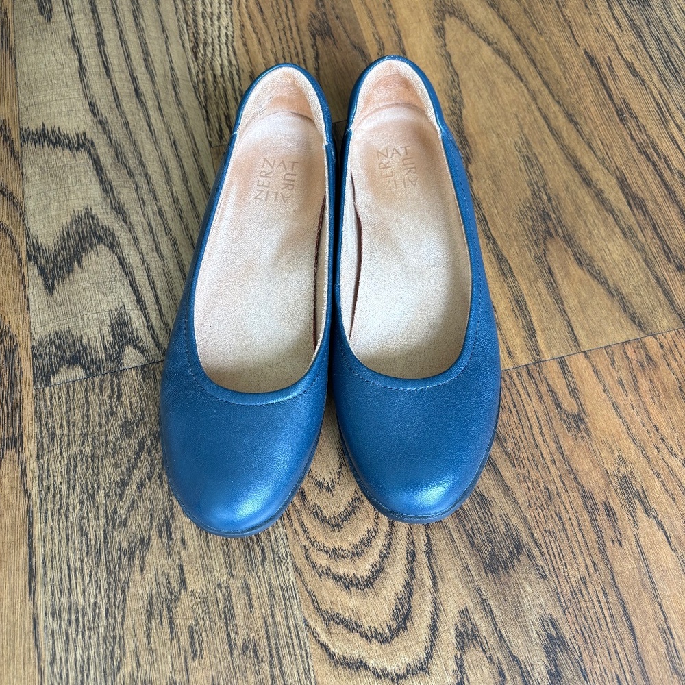 Naturalizer navy blue flats